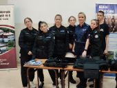 Spotkanie funkcjonariuszki z Wydziału Prewencji z uczniami klas policyjnych