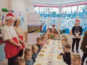 Uczniowie Technikum Żywienia w przedszkolu