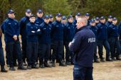 Klasy policyjne na prezentacji sprzętu i działań Oddziałów Prewencji Policji w Białymstoku