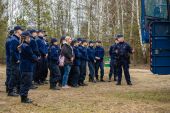 Klasy policyjne na prezentacji sprzętu i działań Oddziałów Prewencji Policji w Białymstoku