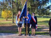 Sztandar szkoły na obchodach 15 rocznicy katastrofy smoleńskiej